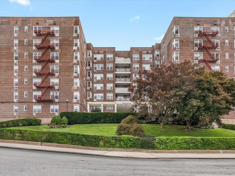601 Kappock Street 1P, Bronx NY 10463