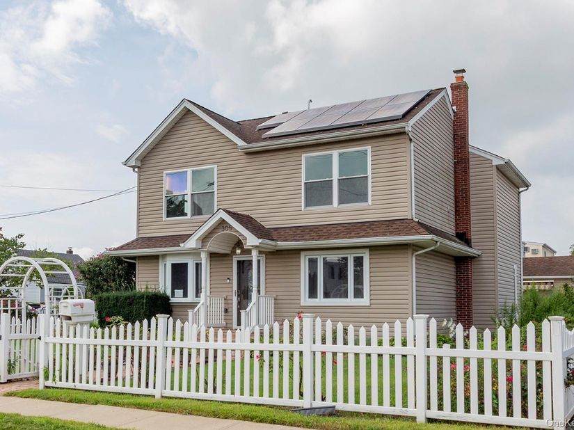 305 S Strong Avenue, Copiague NY 11726