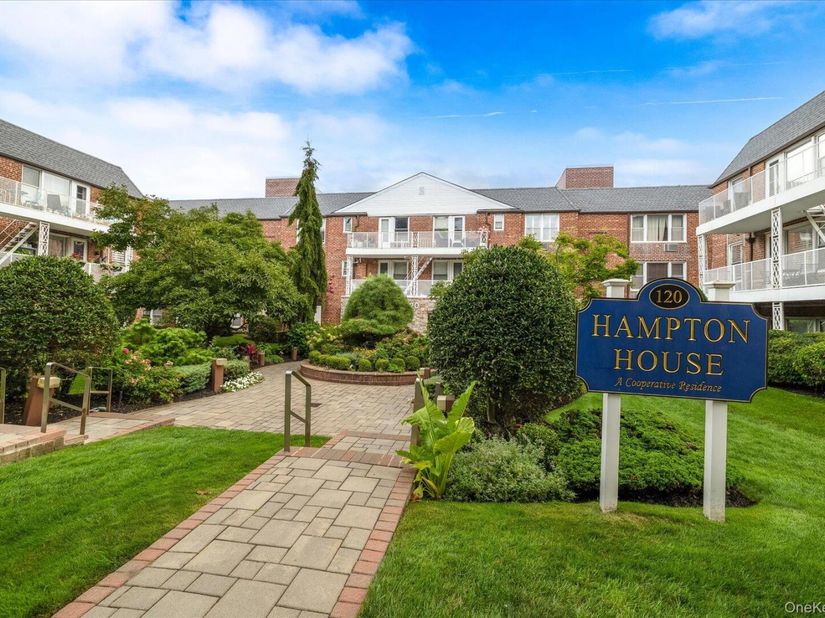 120 Morris Avenue C9, Rockville Centre NY 11570