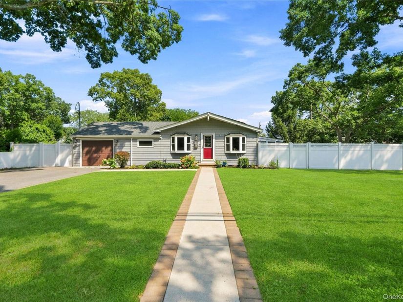 91 Spruce Avenue, West Islip NY 11795