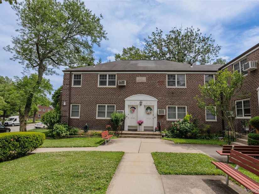 61-26 255th upper, Little Neck NY 11362