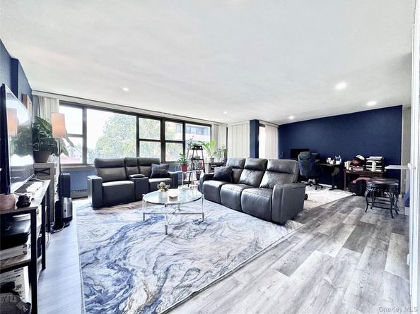10-21 162 Street 5D, Beechhurst NY 11357