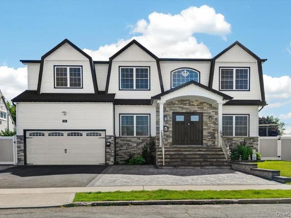 84 W Choir Lane, Westbury NY 11590