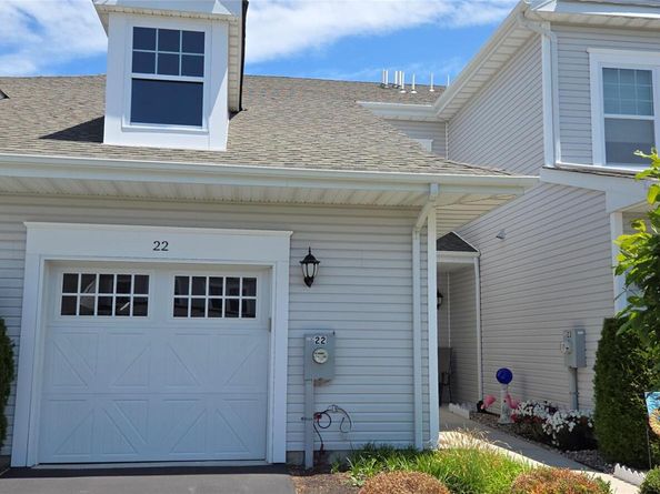 22 Cricket Court, Shirley NY 11967