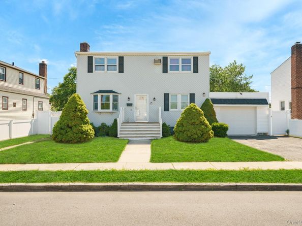 21 Lido Parkway, Lindenhurst NY 11757