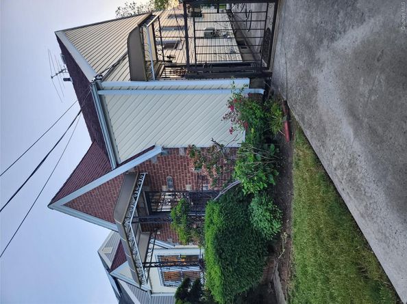 11942 238th Street, Cambria Heights NY 11411