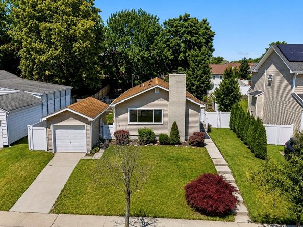 5 Willets Drive, Syosset NY 11791
