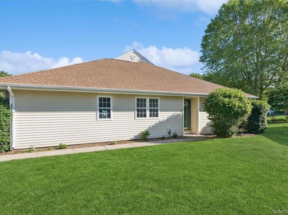 42 Blueberry Common, Riverhead NY 11901