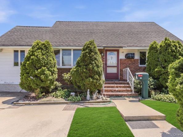 42 Larch Street, Hicksville NY 11801