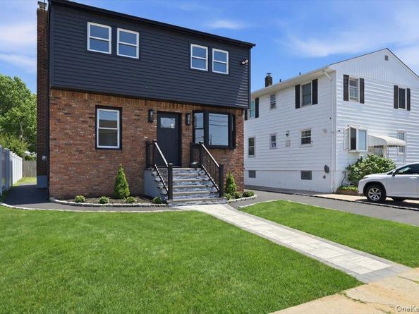 20 Wyona Avenue, Lindenhurst NY 11757