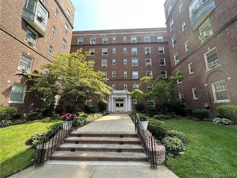 17506 Devonshire Boulevard 4C, Jamaica Hills NY 11432