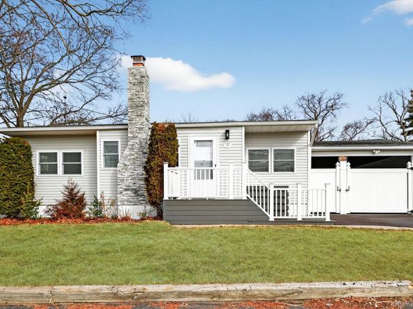 47 Weeks Road, North Babylon NY 11703