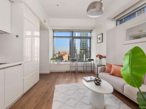 123 Washington Street 30F, New York (Manhattan) NY 10006