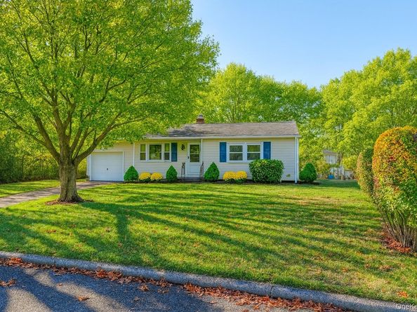 170 Sugarwood Lane, Central Islip NY 11722