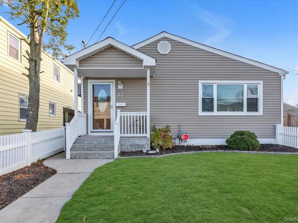 31 Piave Terrace, Lindenhurst NY 11757
