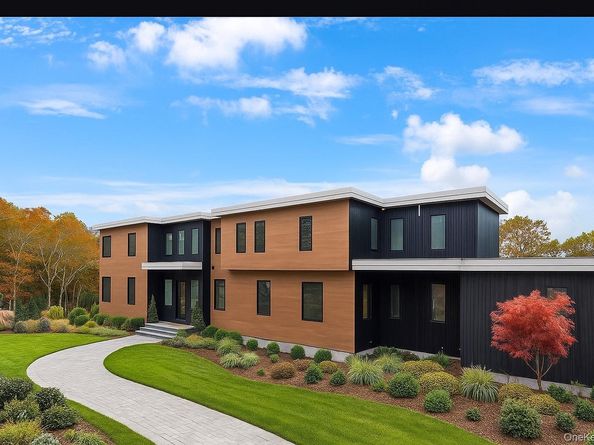 207 Middle Line Highway, Southampton NY 11968