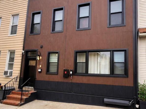 6089 54th Street, Maspeth NY 11378