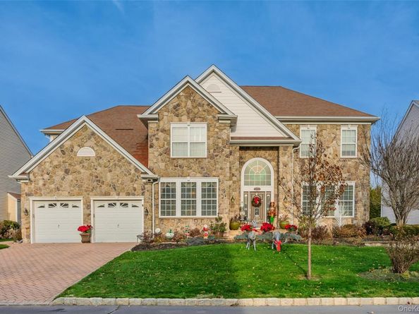 4 Avolet Court, Mount Sinai NY 11766