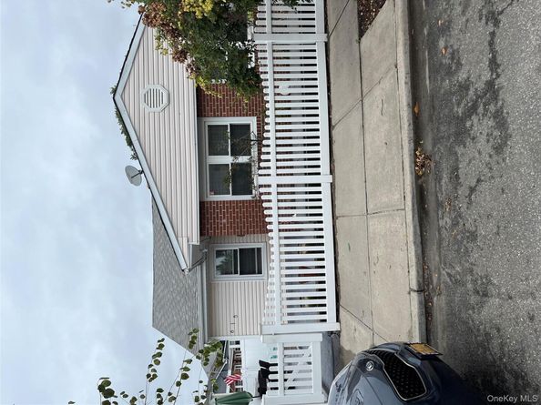 615 W Walnut Street, Long Beach NY 11561