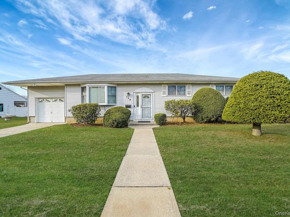 126 W 3rd Street, Deer Park NY 11729