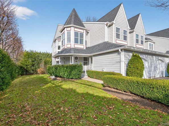 1 Parkridge Court, Huntington NY 11743