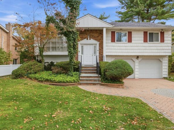 18 Dunhill Road, Manhasset Hills NY 11040