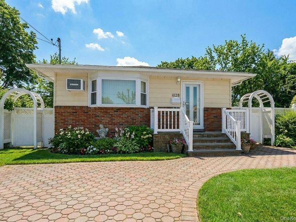 1028 Thomas Avenue, Baldwin NY 11510
