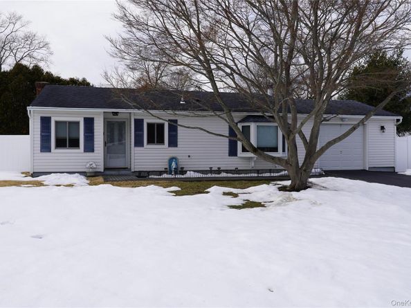 69 Meyer Lane, Medford NY 11763