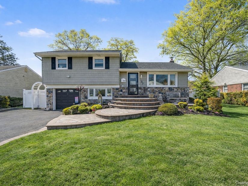 57 Richfield Street, Plainview NY 11803