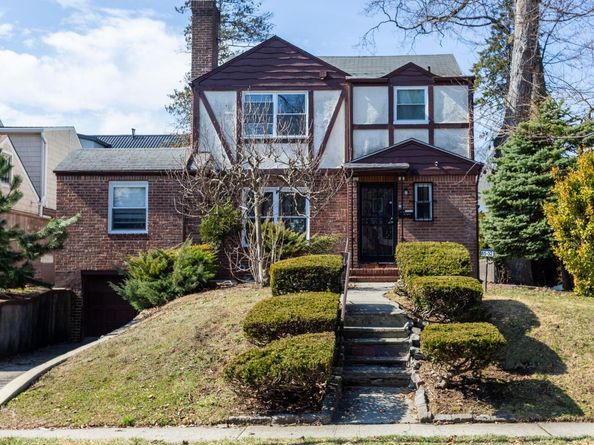 85-32 213th Street, Hollis Hills NY 11427