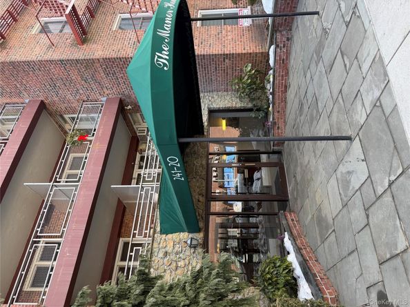 241-20 Northern Boulevard 4A, Douglaston NY 11362