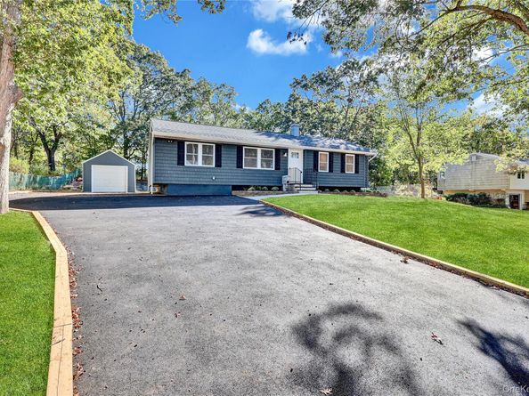 31 Fawn Lane W, South Setauket NY 11720