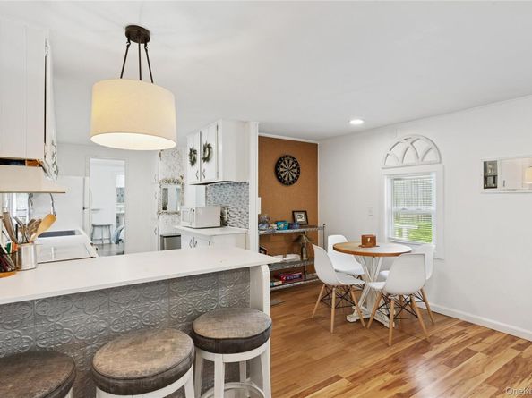 8 North Railroad Avenue, Jamesport NY 11901-6016