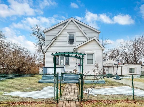 180 25th Street, Copiague NY 11726