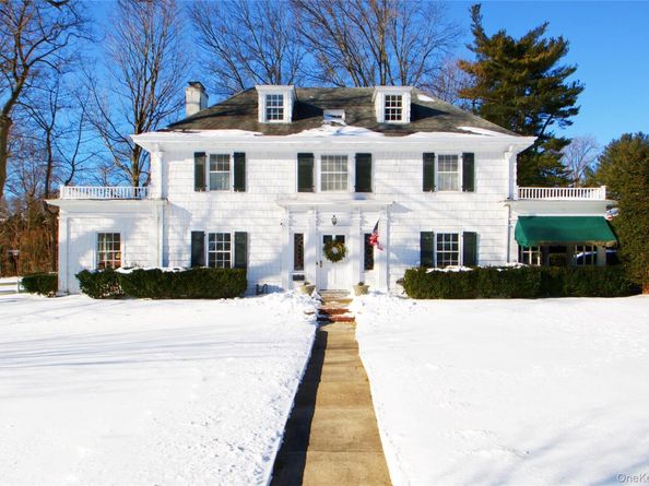 6 Emmet Place, Garden City NY 11530