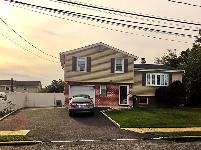 8 Speed Street, Brentwood NY 11717
