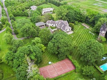 15 Sarosca Farm Lane