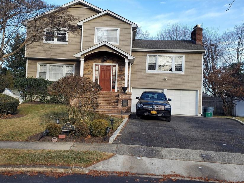 2043 Ripley, Merrick NY 11566
