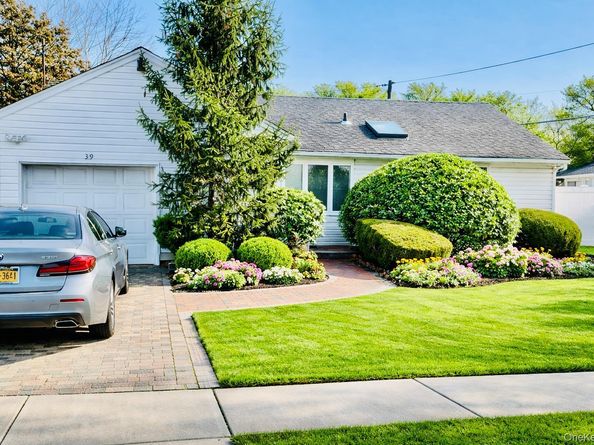 39 Laurel Hill Road, Valley Stream NY 11581
