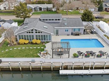 21 Shore Drive W