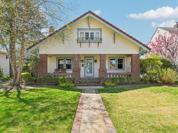 40 Hollywood Court, Rockville Centre NY 11570