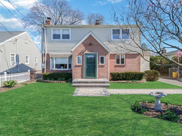 12 Floral Avenue, Bethpage NY 11714