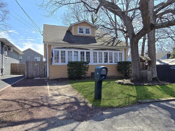 64 11th Street, Ronkonkoma NY 11779