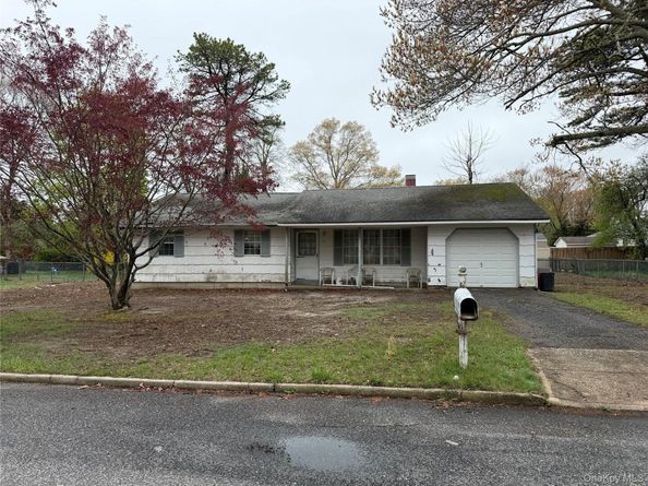 6 Christmann Avenue, East Moriches NY 11940
