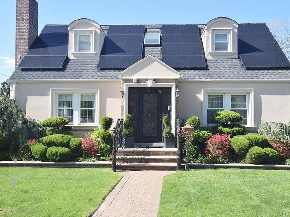 14 Plymouth Street, New Hyde Park NY 11040