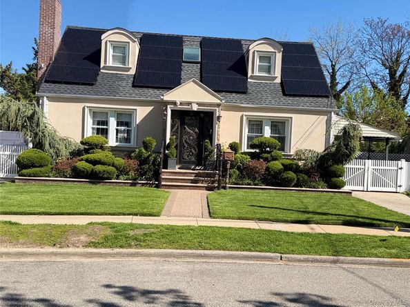 14 Plymouth Street, New Hyde Park NY 11040