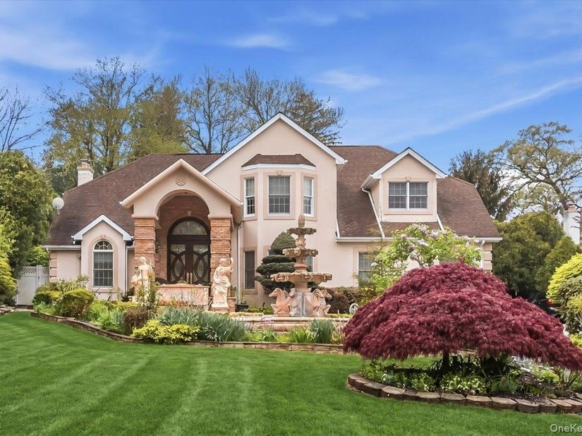 21 Chauncey Place, Woodbury NY 11797