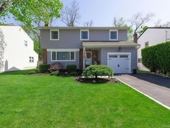 5 Regina Court, Huntington Station NY 11746