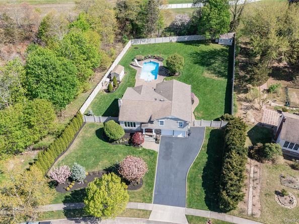 101 Hayrick Lane, Commack NY 11725