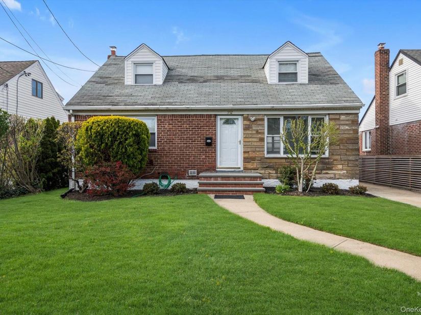 382 Old Country Road, Mineola NY 11501
